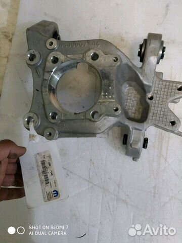 Кулак зад левый Jeep Cherokee kl