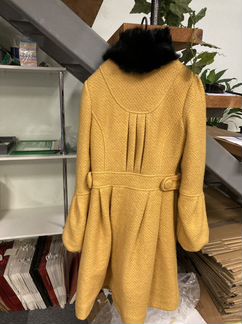 Пальто женское 42 размер горчичного цвета