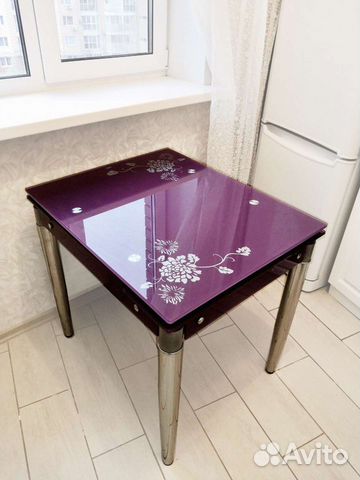 Стол стеклянный с орхидеями кухонный