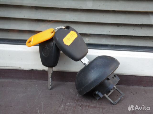 Крышка бензобака Рено Логан Сандеро 1