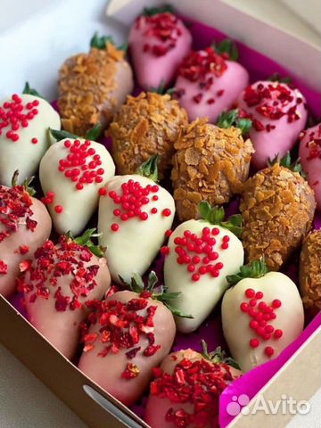 Ягоды клубника в шоколаде подарок на 8 марта