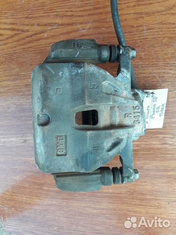 Суппорт передний правый Toyota Previa