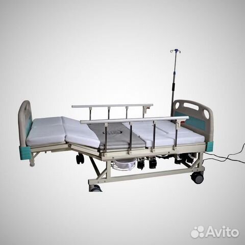 Медицинская кровать для лежачих больных с пультoм