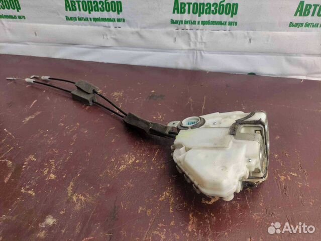 Замок передний правый Honda Accord viii