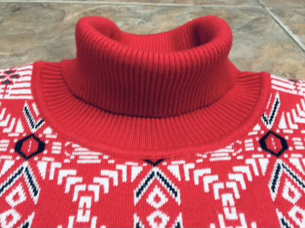 Теплый праздничный свитер