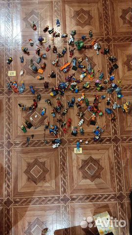 Lego фигурки и детальки