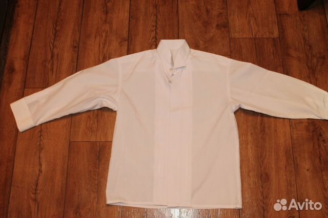 Рубашки и темно-синяя кофта