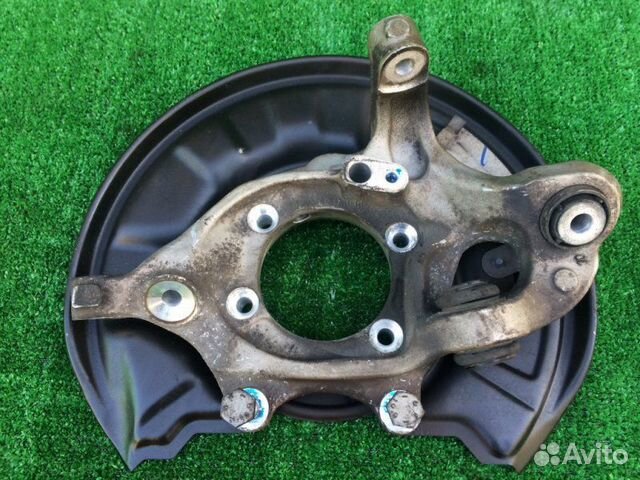 Цапфа задняя левая Mercedes-Benz C200 C-class 3