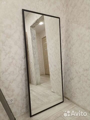 Зеркало в металлической раме