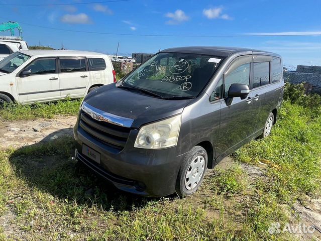 Toyota Noah 2.0 CVT, 2009, битый, 110 000 км