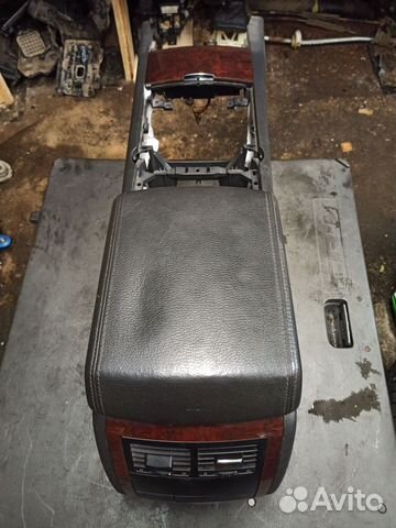 Подлокотник Volkswagen Touareg 7L