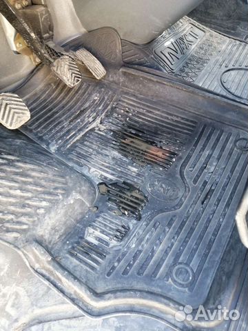 Автомобильные коврики резиновые
