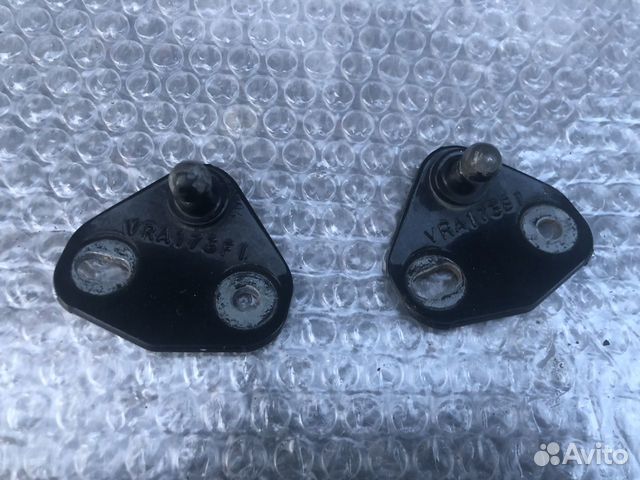 Кронштейн амортизатора багажника Cadillac Escalade