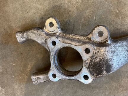 Kулак поворoтный передний правый Lеxus is 250 Лекc