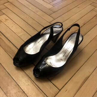 Лакированные босоножки