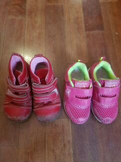 Две пары кроссовки и ботинки