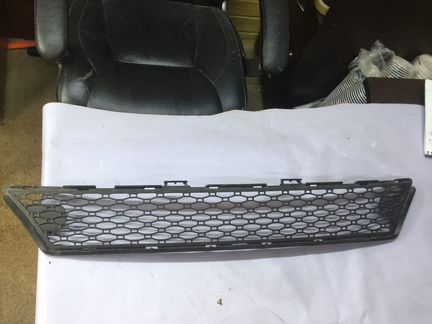 Решотка бампера Volvo XC70