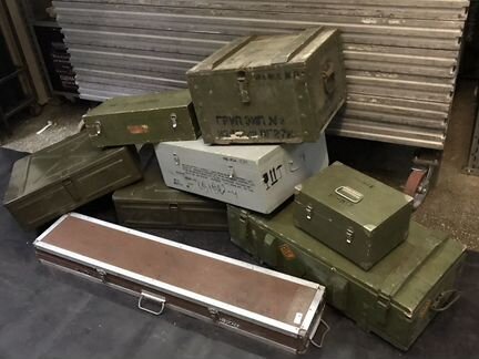 Ящики ретро - инсталляция