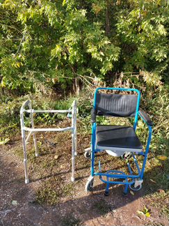 Инвалидное кресло с горшком и ходунки