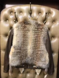 Жилет из меха лисы