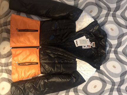 Продам куртку для девочки