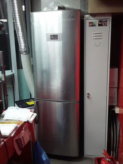 Холодильник с морозильной камерой