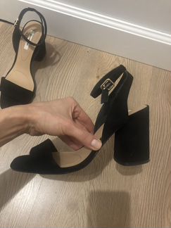 Босоножки Stradivarius