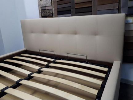 Кровать с подъемным механизмом