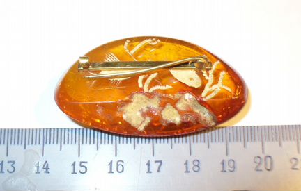 Винтажная брошь из янтаря