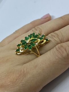 Золотой комплект с бриллиантами и изумрудами