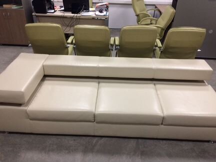 Диван кожаный б/у