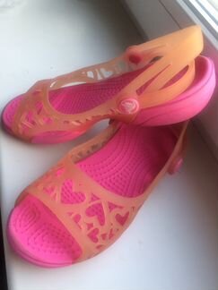 Сандалии crocs