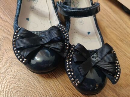 Туфли лаковые 30р