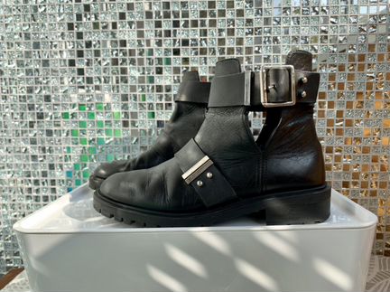 Осенние кожаные ботинки Zara
