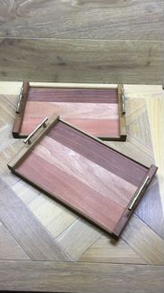 Поднос из ценной породы красного дерева