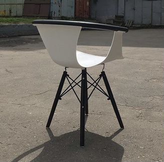 Eames daw кресло белое черная полоса