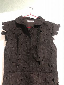 Платье из выбитого кружева