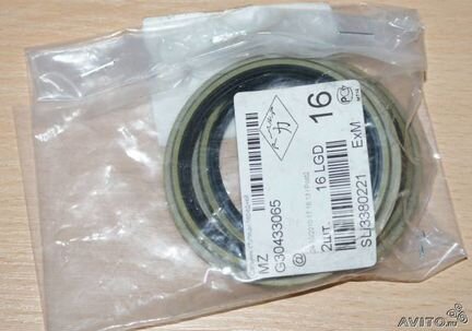 Mazda сальник передней ступицы