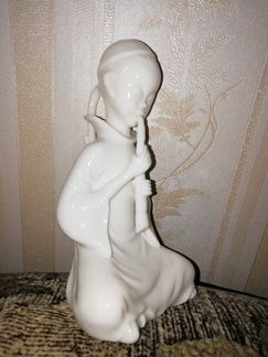 Фарфоровая фигурка Курильщик опиума Япония