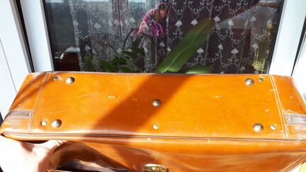 Чемодан из кожзама времён СССР