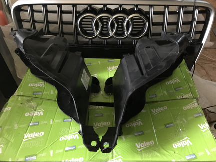 Крепление фары Audi Q7 2009-2015