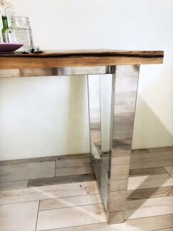 Обеденный стол из массива с смолой