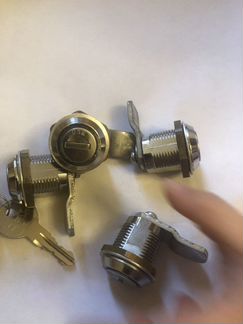 Замки на ящики и тумбы