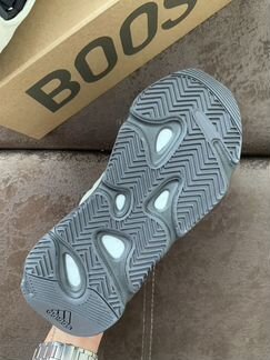 Адидас Yeezy boost 700