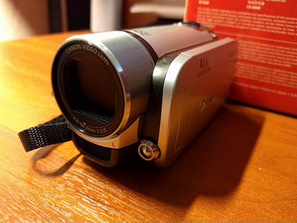 Видеокамера Canon Legria FS200