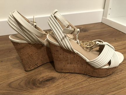 Босоножки guess