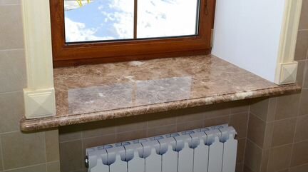 Подоконник из камня, мрамор, гранит
