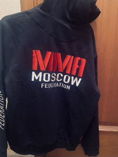 Мужской спортивный костюм