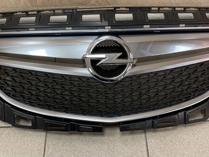 Решетка радиатора Opel Insignia