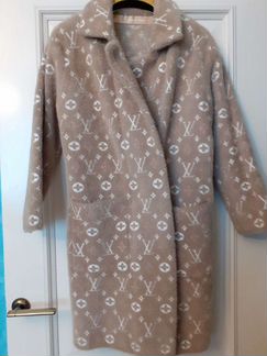Пальто LV